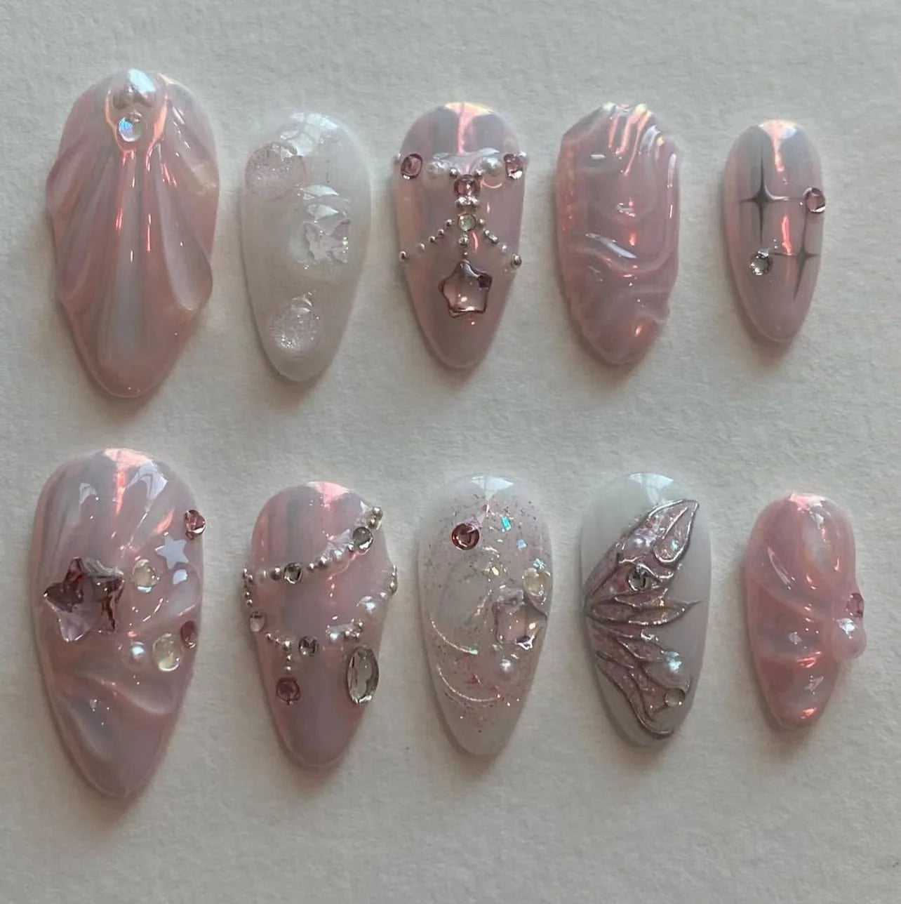 24 Stück süße falsche Nagelflicken, abnehmbare künstliche Nagelspitzen mit Schleifen, Liebesherz, Perlendesign, rosa Mandel, koreanisches Aufdrücken des Nagels