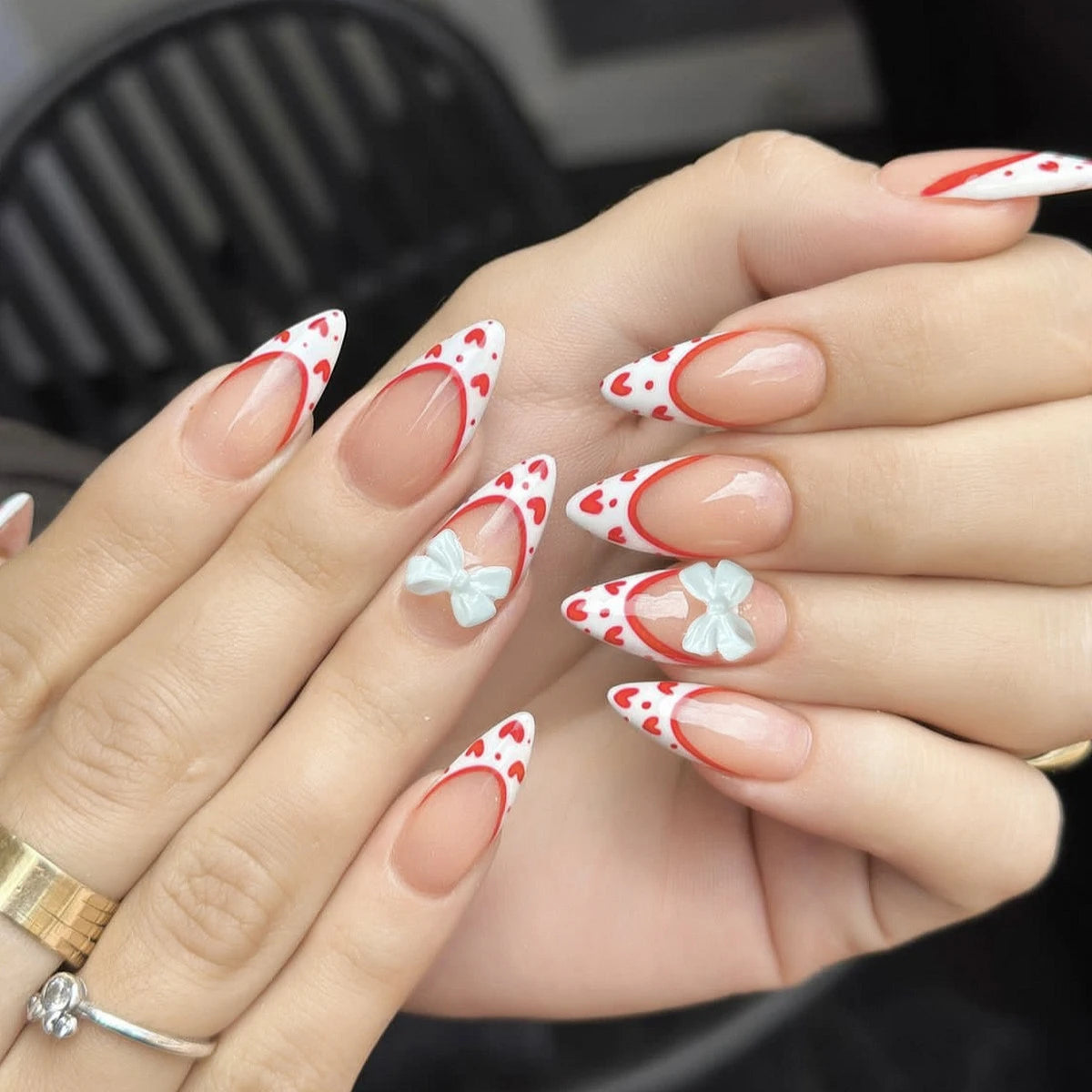 24 Stück süße falsche Nagelflicken, abnehmbare künstliche Nagelspitzen mit Schleifen, Liebesherz, Perlendesign, rosa Mandel, koreanisches Aufdrücken des Nagels