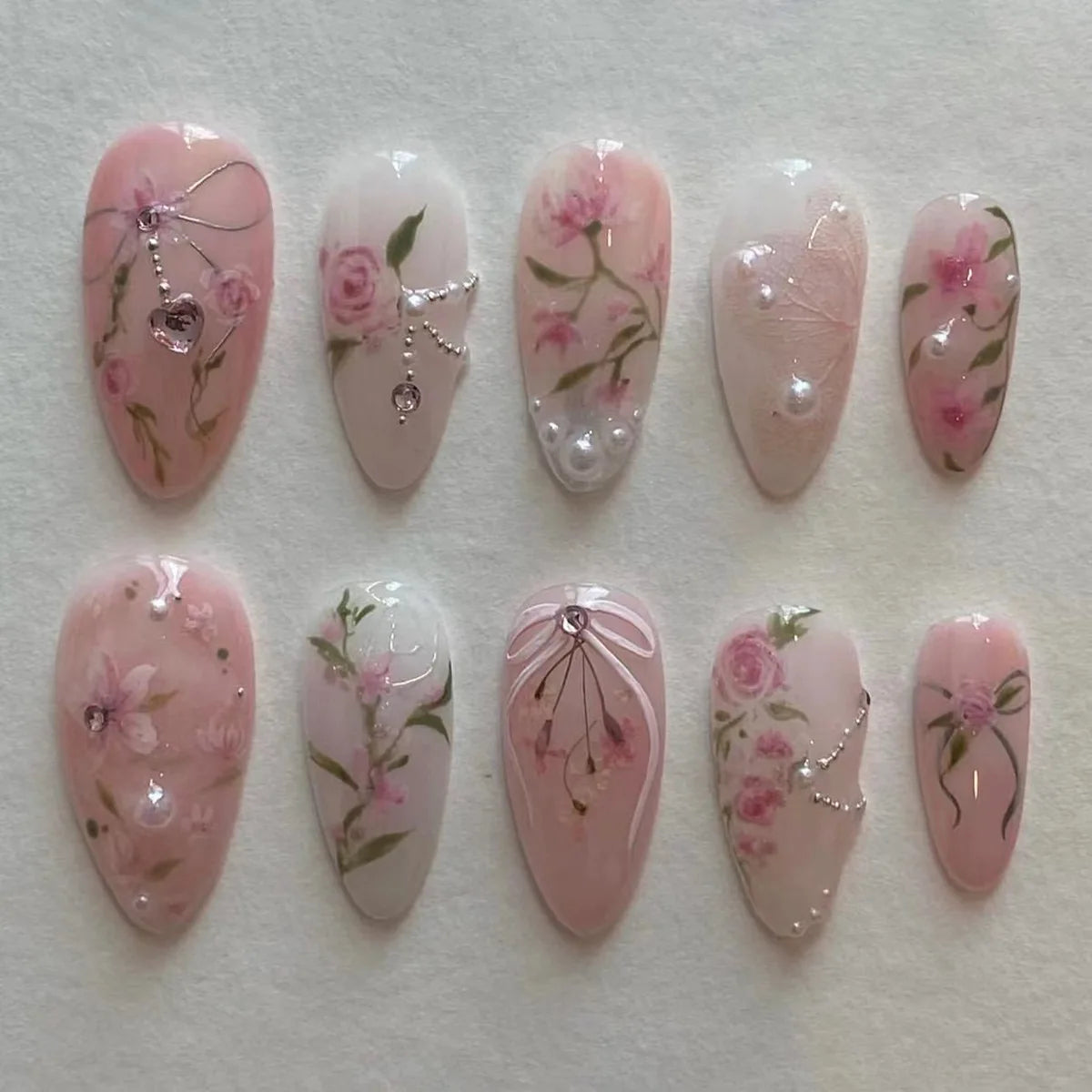24 Stück süße falsche Nagelflicken, abnehmbare künstliche Nagelspitzen mit Schleifen, Liebesherz, Perlendesign, rosa Mandel, koreanisches Aufdrücken des Nagels