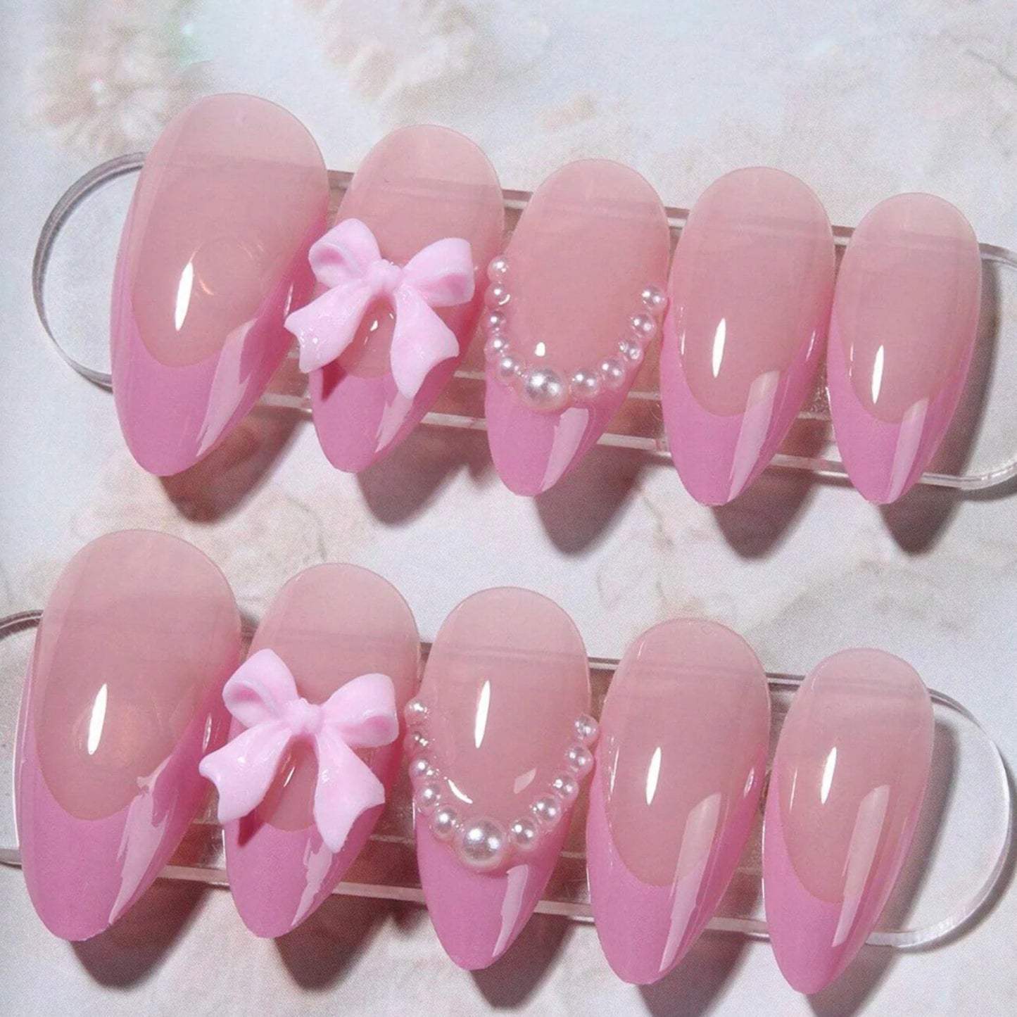 24 Stück süße falsche Nagelflicken, abnehmbare künstliche Nagelspitzen mit Schleifen, Liebesherz, Perlendesign, rosa Mandel, koreanisches Aufdrücken des Nagels